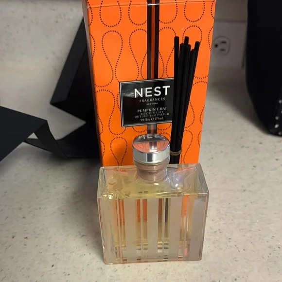 NEST Fragrances Pumpkin Chai Diffuser - Picture 2 of 2